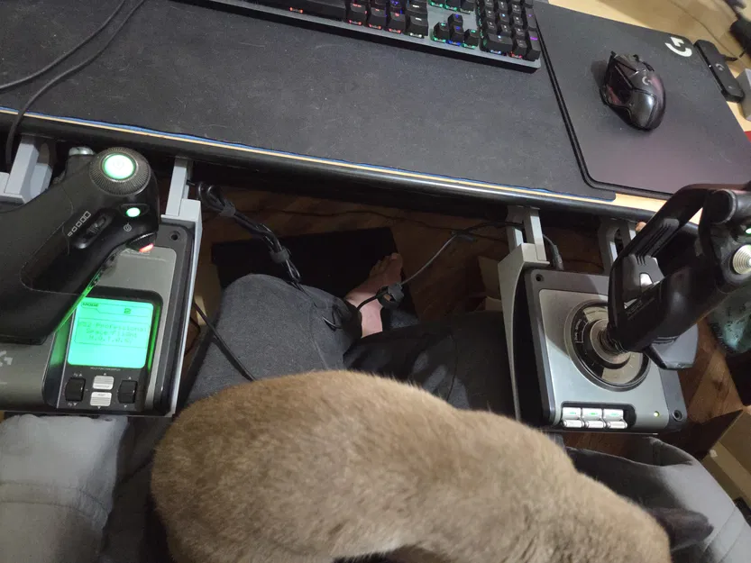 Giá đỡ Logitech X52 HOTAS gắn bàn (Lật ngược) - Image 1