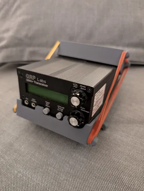 Chân đế kiêm hộp chứa đồ cho mặt trước QMX+ - Image 1