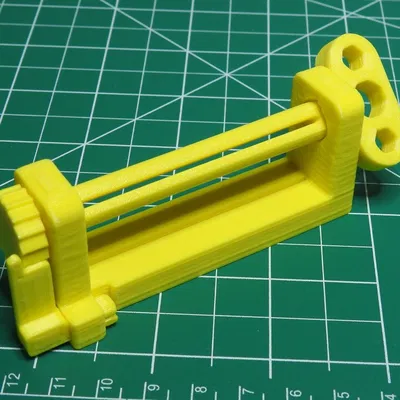 Dụng cụ nặn kem đánh răng có bánh răng (Bản cải tiến)