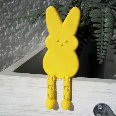 Mô hình thỏ Peep Buddy ngồi mép bàn trang trí Lễ Phục sinh 3D