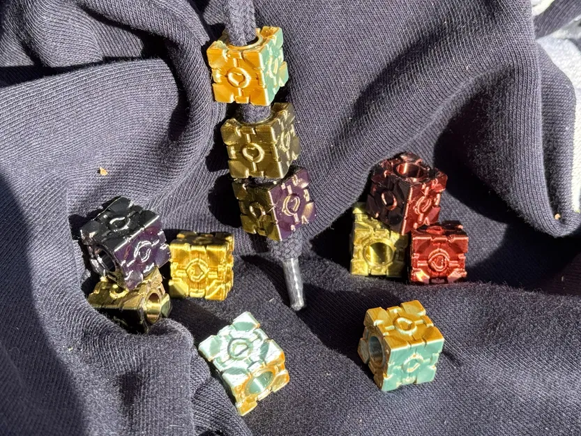 Hoodie Bead Companion Cube - Phụ kiện trang trí đa năng - Image 1