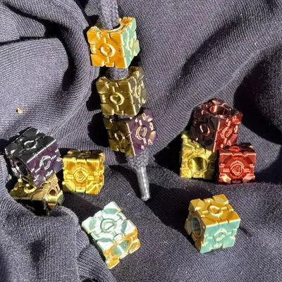 Hoodie Bead Companion Cube - Phụ kiện trang trí đa năng