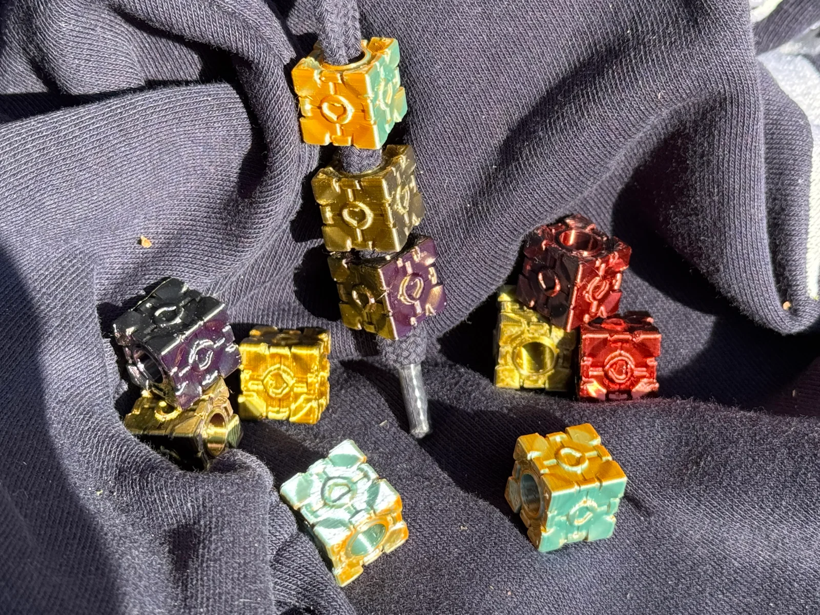 Hoodie Bead Companion Cube - Phụ kiện trang trí đa năng 1