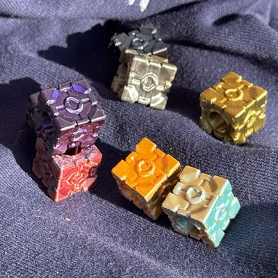 Hoodie Bead Companion Cube - Phụ kiện trang trí đa năng