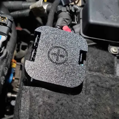 Nắp đậy cực ắc quy cho Alfa Romeo Giulietta. Nhiều lựa chọn thiết kế.