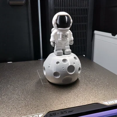 Astronaut Moon Box - Mô hình phi hành gia kết hợp hộp đựng đồ