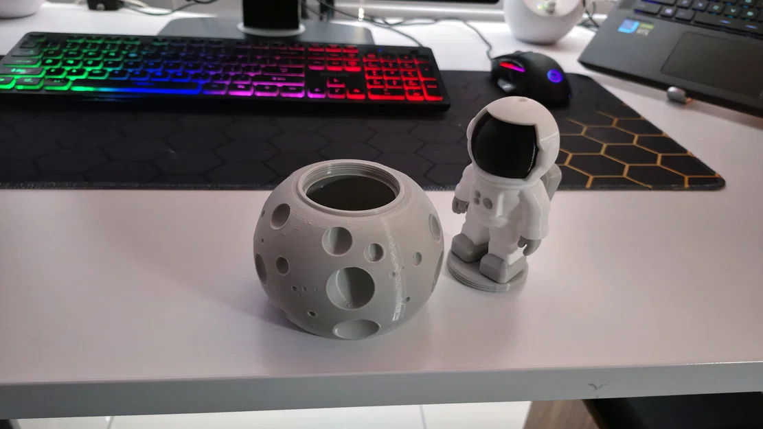 Astronaut Moon Box - Mô hình phi hành gia kết hợp hộp đựng đồ - Image 3