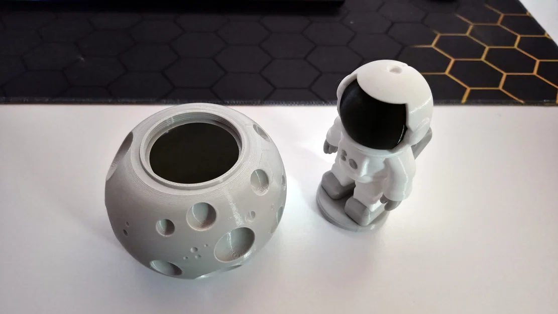 Astronaut Moon Box - Mô hình phi hành gia kết hợp hộp đựng đồ - Image 7