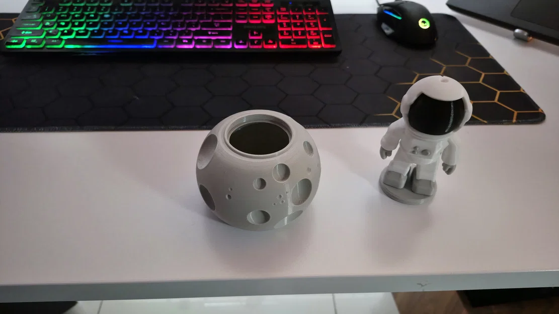 Astronaut Moon Box - Mô hình phi hành gia kết hợp hộp đựng đồ - Image 11
