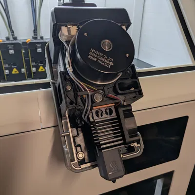 Giá đỡ đầu in Snapmaker U1 cho mẫu TopHat của Srin