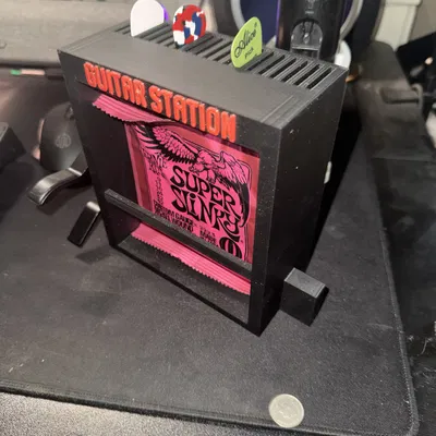 Guitar Station - Kệ treo tường/để bàn cho capo, dây đàn và phím gảy