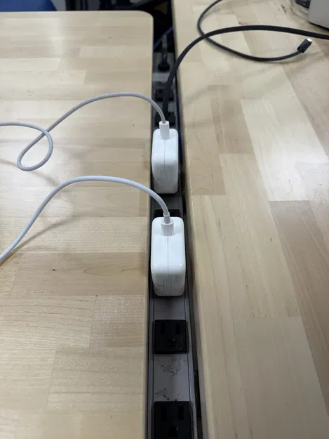 Giá treo ổ cắm điện - Phụ kiện in 3D giúp bàn làm việc gọn gàng - Image 1