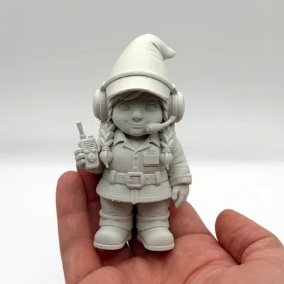 Mô hình Nữ Nhân Viên Kiểm Soát Không Lưu (ATC) Garden Gnome