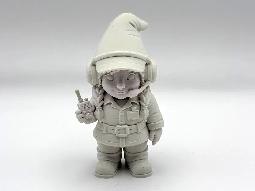 Mô hình Nữ Nhân Viên Kiểm Soát Không Lưu (ATC) Garden Gnome - Image 2