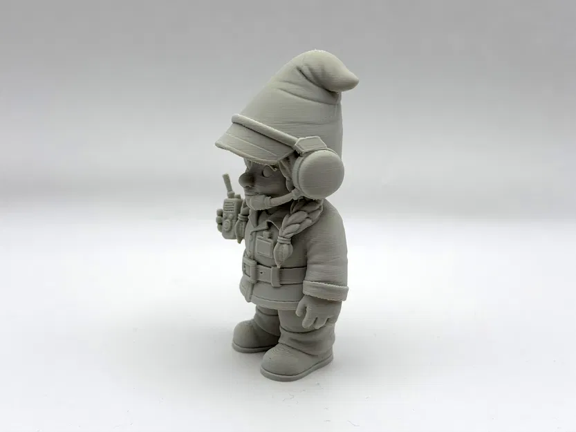 Mô hình Nữ Nhân Viên Kiểm Soát Không Lưu (ATC) Garden Gnome - Image 3