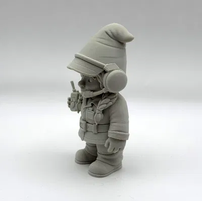 Mô hình Nữ Nhân Viên Kiểm Soát Không Lưu (ATC) Garden Gnome