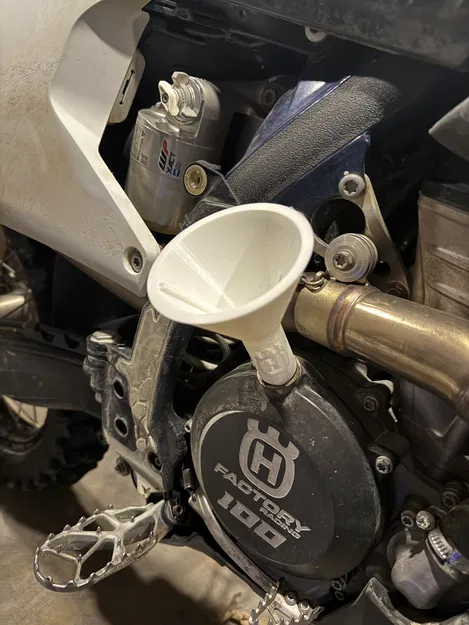 Phễu châm nhớt có ren cho Husqvarna / KTM (có logo) dành cho các dòng xe Offroad - Image 1