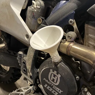 Phễu châm nhớt có ren cho Husqvarna / KTM (có logo) dành cho các dòng xe Offroad