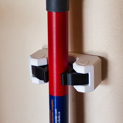 Giá treo chổi với hàm kẹp linh hoạt