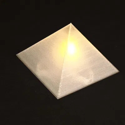 Đèn trang trí hình kim tự tháp cho nến điện tử