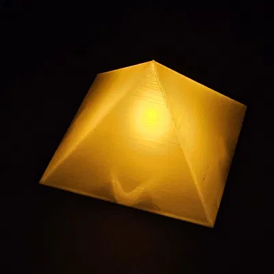 Đèn trang trí hình kim tự tháp cho nến điện tử