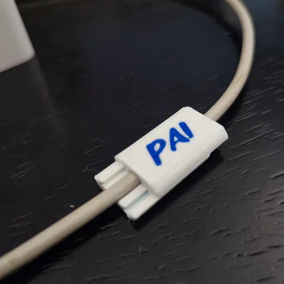 Nhãn kẹp dây sạc 3D (Charger cable tag) giúp phân loại cáp gọn gàng