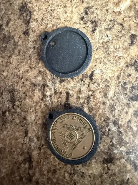 Móc khóa đựng đồng xu kỷ niệm Sobriety - Image 1