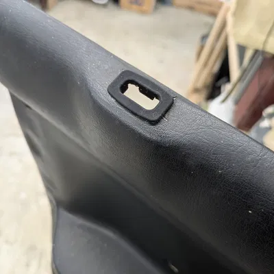 Ốp trang trí núm khóa cửa Mazda 323 BF