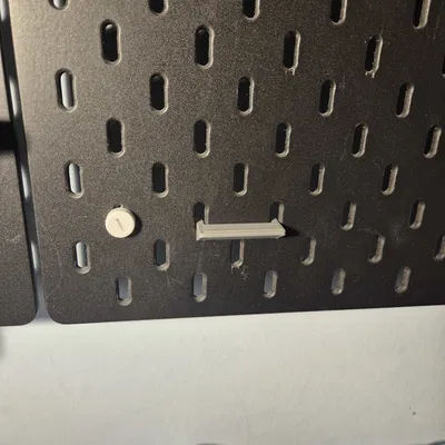 Giá đỡ dao cạo (scraper) đơn giản cho bảng treo IKEA Skadis