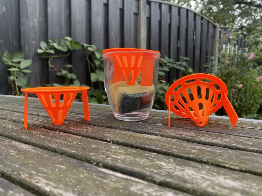 Bẫy ong bắp cày cải tiến với kẹp giữ chắc chắn (Hortnet trap) - Image 1