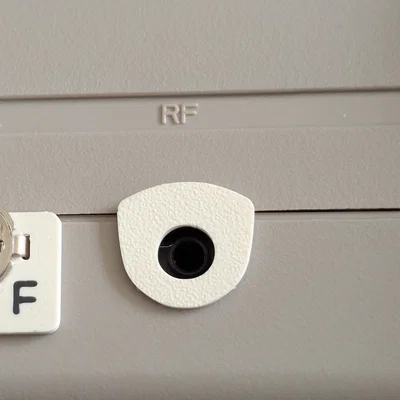 Miếng che (Shield) cho jack âm thanh trên C64 Ultimate