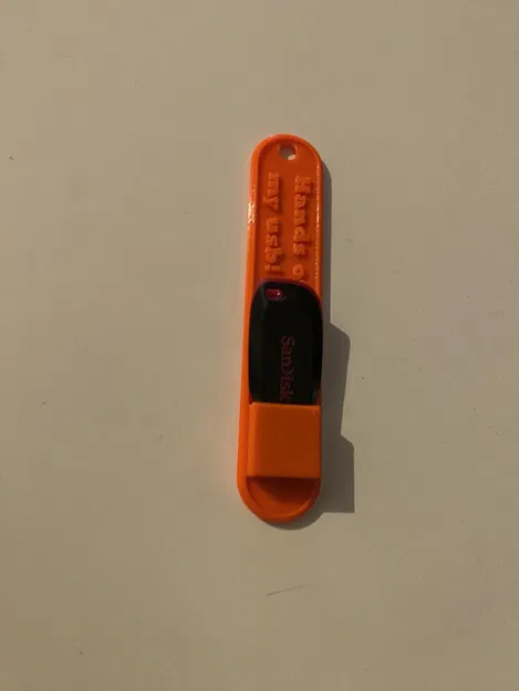 Móc khóa giữ USB tiện lợi (Hands off my usb keychain) - Image 1