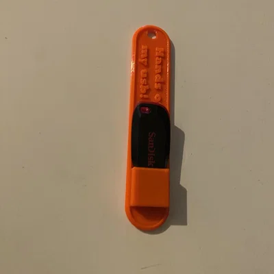 Móc khóa giữ USB tiện lợi (Hands off my usb keychain)
