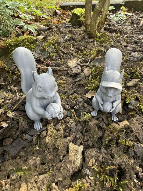 Mô hình Sóc con đội mũ ôm hạt dẻ (Squirrel with a nut and a hat) - Image 2