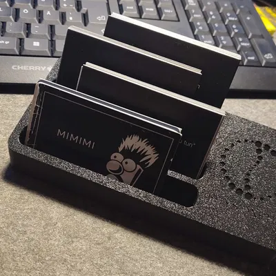 Kệ để danh thiếp tích hợp thẻ NFC