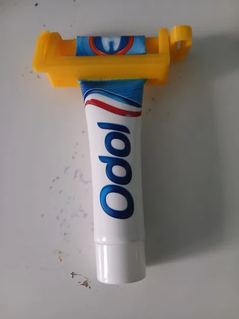 Dụng cụ ép kem đánh răng 3D giúp tiết kiệm và tiện lợi cho gia đình - Image 1