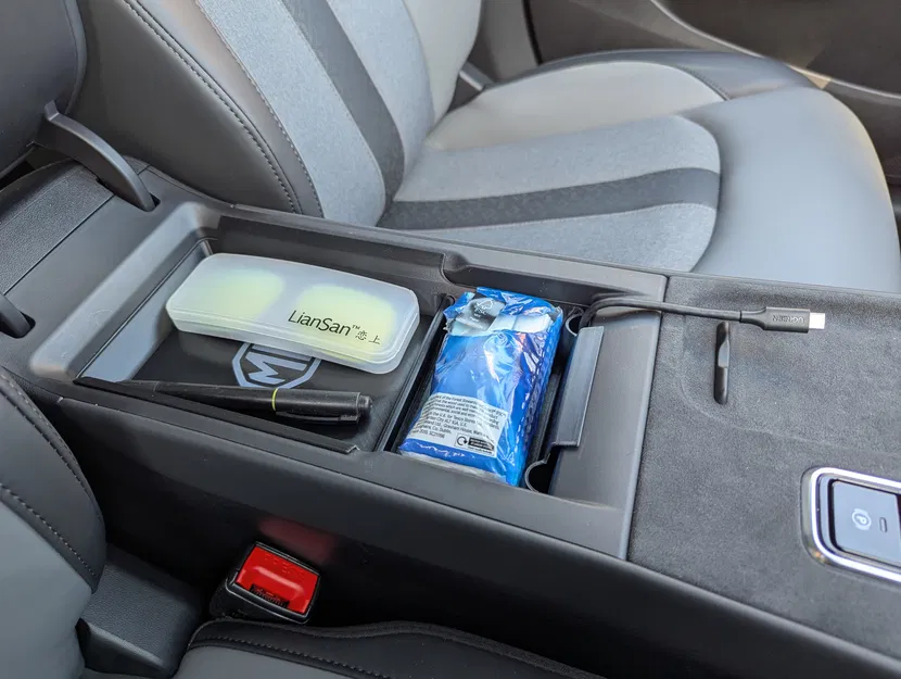 Khay Để Đồ Bệ Tì Tay MG S5 EV (2025) - Image 2