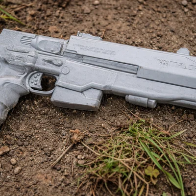 Mô hình súng Malorian Arms 3516 của Johnny Silverhand - Cyberpunk 2077