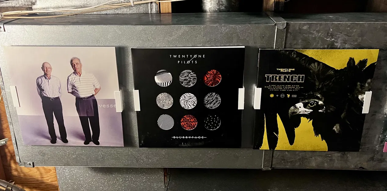 Kẹp treo đĩa than nam châm (Magnetic Vinyl Hanger/Holder) - Image 2