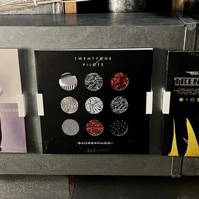 Kẹp treo đĩa than nam châm (Magnetic Vinyl Hanger/Holder)