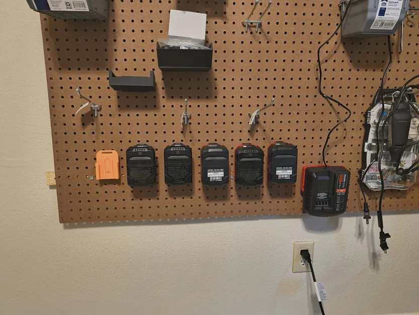 Giá treo pin Craftsman cho bảng đục lỗ (Pegboard) 3D in - Image 1