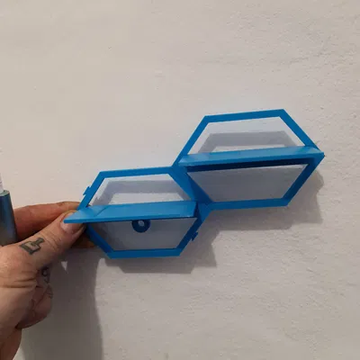 Kệ treo tường Hot Wheels dạng tổ ong (Hot Wheels wall stand)