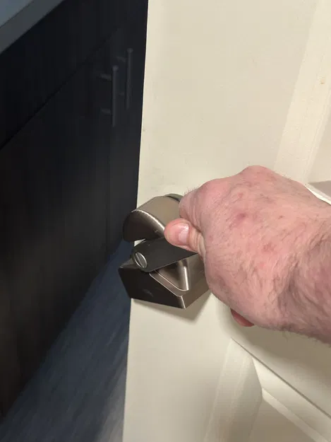 Khóa Chặn Tay Gạt Cửa - Image 3