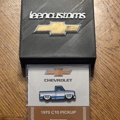 Hộp đựng huy hiệu Chevrolet Leen Customs in 3D đẹp mắt