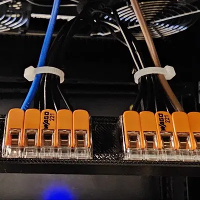 Bát gắn quạt nóc tủ rack Sysracks cho dây nguồn