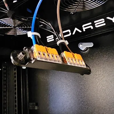 Bát gắn quạt nóc tủ rack Sysracks cho dây nguồn