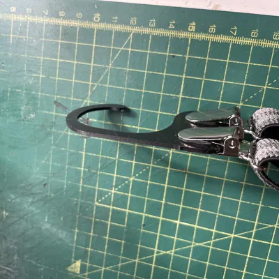 Móc Treo/Kẹp Dây Đai Quần (Suspenders) Gắn Tường