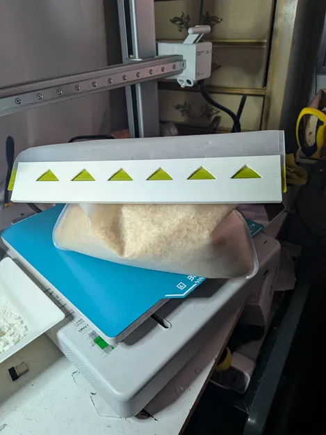 Kẹp Niêm Phong Túi Ziplock - Giải Pháp Bảo Quản Thực Phẩm 3D - Image 1