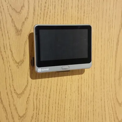 Giá đỡ chuông cửa EZVIZ Peephole kèm móc treo chìa khóa