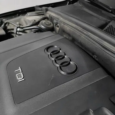 Logo Audi gắn nắp máy cho xe Audi A4 B8